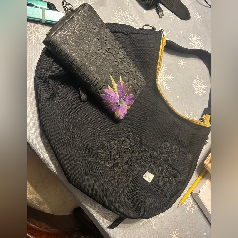 Haiku large shoulder bag and wallet set-amazing condition